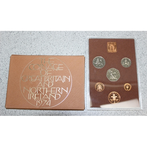 1209 - Great Britain & Northern Ireland proof coinage sets, 12 assorted proof coin sets in folders, 1971-19... 