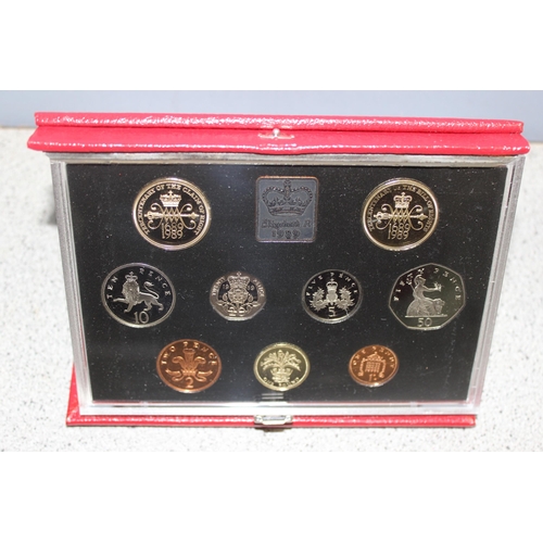 1211 - Great Britain & Northern Ireland proof coinage sets, 5 assorted proof coin sets in folders, 1989-199... 