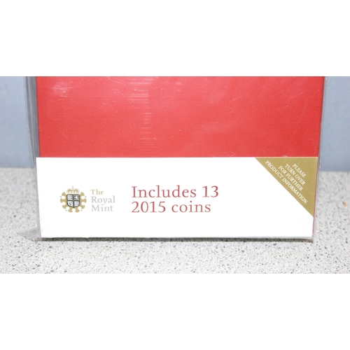 1239 - Great Britain & Northern Ireland Royal Mint coins - 2015 United Kingdom annual coin set, 13 coins in... 