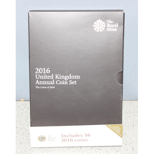 1240 - Great Britain & Northern Ireland Royal Mint coins - 2015 United Kingdom annual coin set, 16 coins in... 