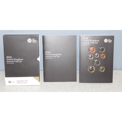 1240 - Great Britain & Northern Ireland Royal Mint coins - 2015 United Kingdom annual coin set, 16 coins in... 