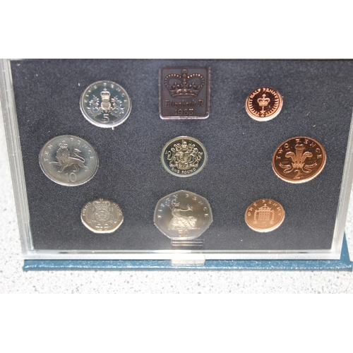 1241 - Great Britain & Northern Ireland Royal Mint coins - 2 boxed proof coin sets, 1983 & 2000, both with ... 