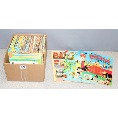 520 - Large qty of mostly childrens annuals, comics and other hardback books to include Commando, Beano, D... 