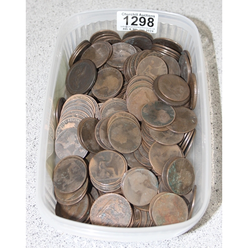 1208 - A large qty of assorted British copper pennies, 18th and 19th century, approx 3.2kg gross