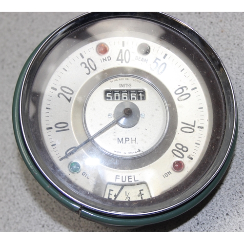 719 - Vintage Smiths 51-114-401-09 speedometer, likely from a Morris Minor