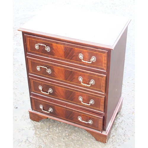 98 - A Georgian style mahogany 4 drawer chest of drawers by Masters of Eton, with brass drop handles, app... 