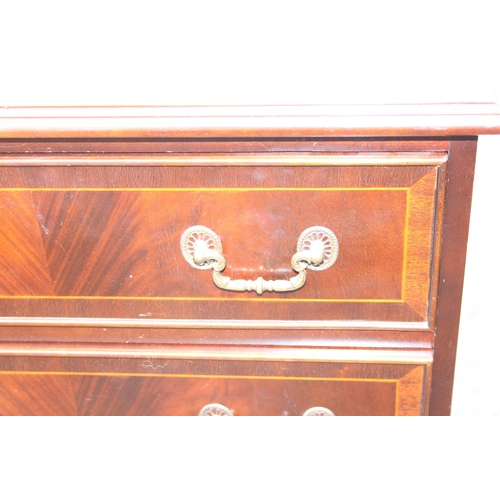 98 - A Georgian style mahogany 4 drawer chest of drawers by Masters of Eton, with brass drop handles, app... 