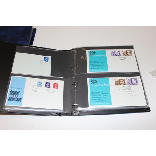 529 - Stamps - Great Britain First Day Covers in 4 blue Stanley Gibbons albums 1969-70 & 1971-1973, volume... 