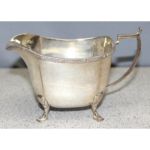 1088 - Art Deco period silver plated tea set to include teapot, sugar bowl and cream jug, tea pot approx 13... 