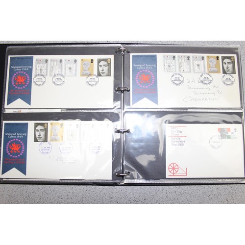 529 - Stamps - Great Britain First Day Covers in 4 blue Stanley Gibbons albums 1969-70 & 1971-1973, volume... 