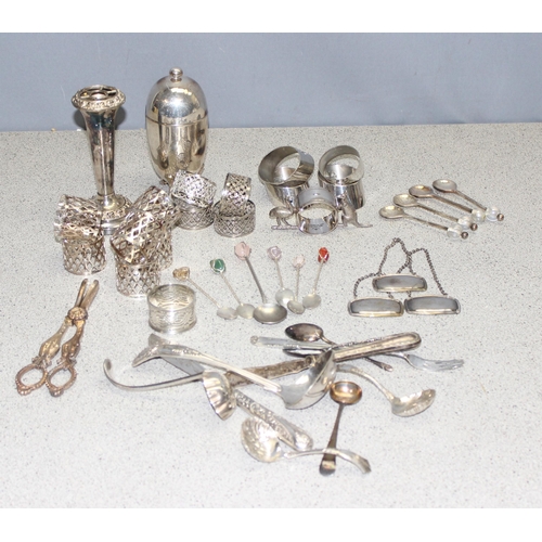 1099A - Mixed lot of interesting silver plated items to include napkin rings, decanter labels and a silver p... 