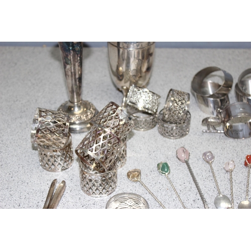 1099A - Mixed lot of interesting silver plated items to include napkin rings, decanter labels and a silver p... 