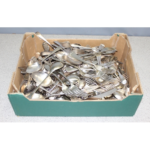 1099B - Large qty of silver plated flatware, approx 8.7kg gross