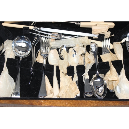 1099F - Vintage oak canteen of silver plated cutlery by Sheffield Cutlery, seemingly unused