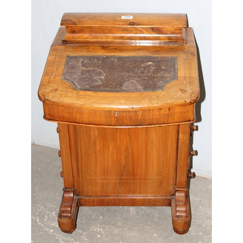 129 - A 19th century walnut Davenport desk with leather inset top and 4 drawers to one side and 4 false dr... 