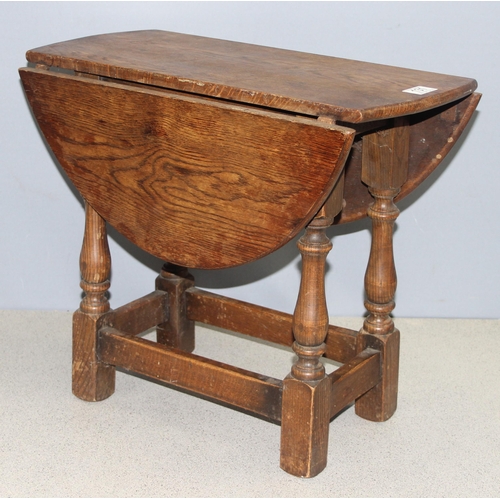 131 - Small vintage oak drop leaf table with swivel top, approx 68cm W x 58cm x 48cm (when open)