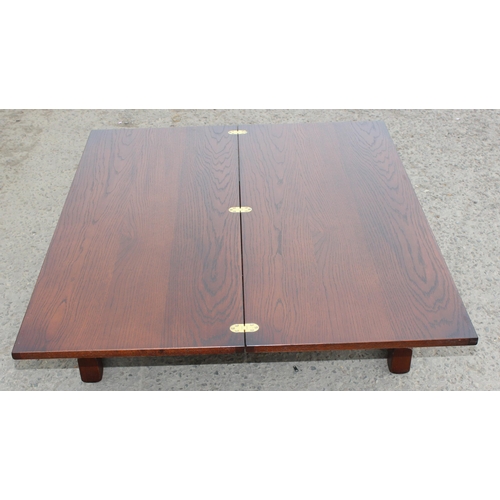 139 - An unusual vintage oak coffee table with fold out top, approx 122cm wide x 51cm deep x 46cm tall (10... 