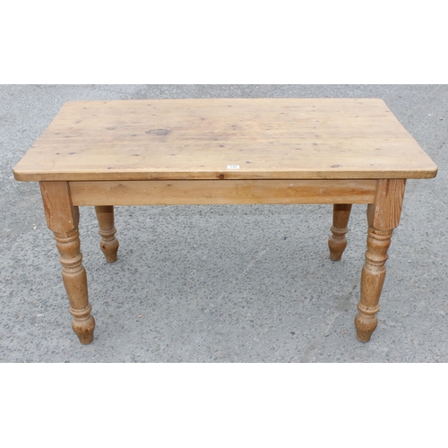 140 - A vintage pine farmhouse kitchen dining table, approx 137cm wide x 75cm deep x 77cm tall