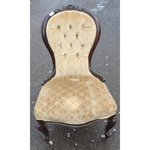 147 - A Victorian button back nursing chair with carved mahogany show frame, approx 94cm tall