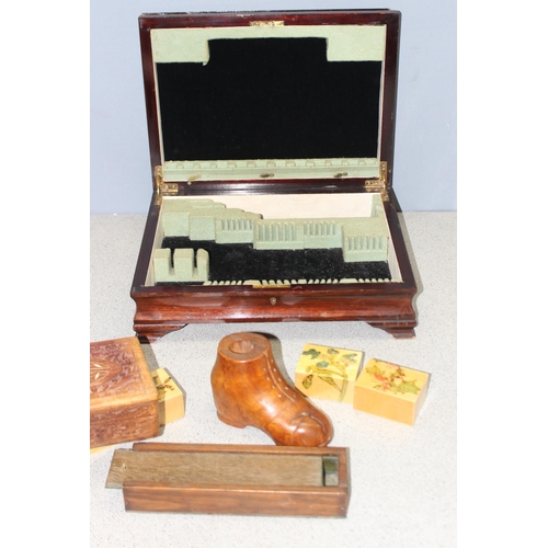 295 - 14 interesting wooden boxes and treen to include a carved wooden boot, cutlery box and jewellery box... 