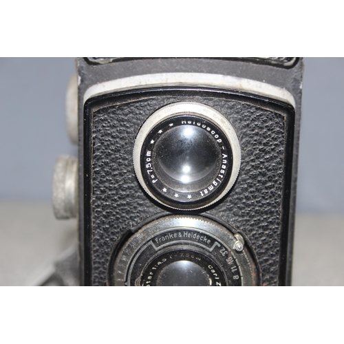 664 - Vintage Rolleicord TLR Compur camera with Carl Zeiss lens