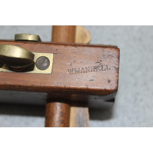 820 - Vintage wooden and brass plough plane, inscribed W Mannell