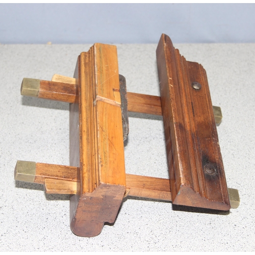 820 - Vintage wooden and brass plough plane, inscribed W Mannell