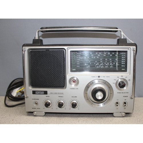 759 - A vintage Amstrad 6010 radio