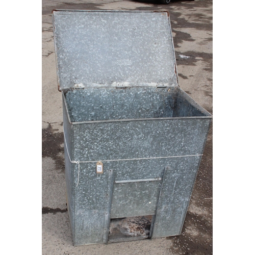 341 - Galvanised metal storage bin, approx 81cm wide x 57cm deep x 88cm tall