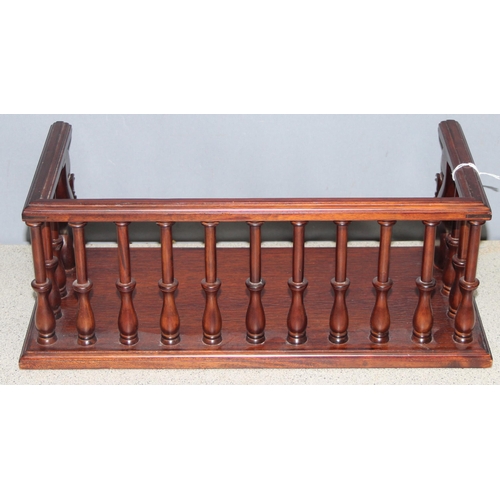 279 - Solid mahogany carved Georgian style desk bookstand - leaf and baluster design, approx 42cm W