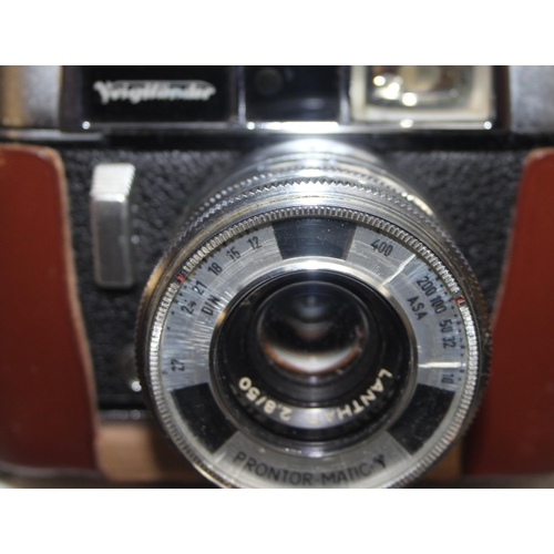 660 - Early 1960’s rare model Voigtlander Dynamatic II 35mm automatic camera with all round lens, two addi... 