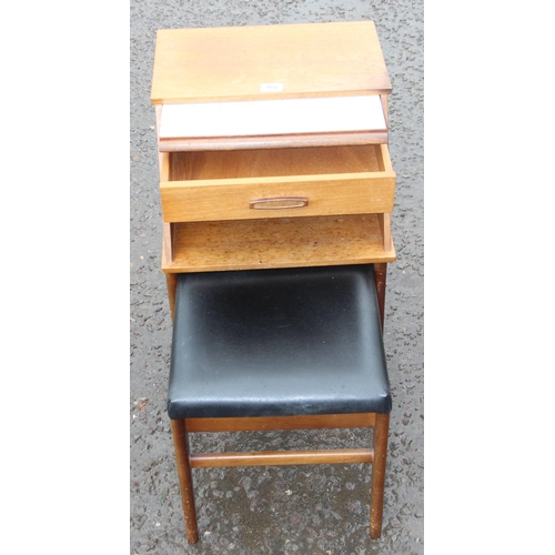 166 - A Queen Anne style dressing table and associated stool by Wrighton, approx 118cm wide x 48cm deep x ... 