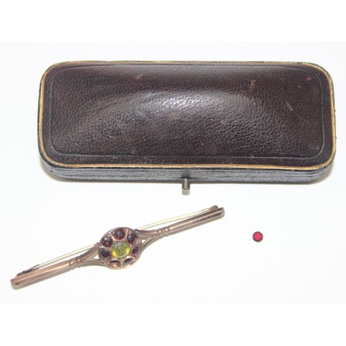 1179 - An antique 9ct gold Peridot and Garnet bar brooch, marked 9ct and XRF confirmed, approx 65mm wide, a... 