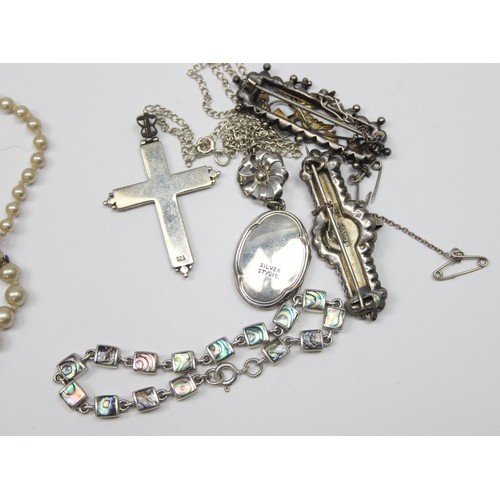 1185 - 6 pieces of silver jewellery to inc 2 Victorian silver brooches, a silver locket on chain, silver an... 