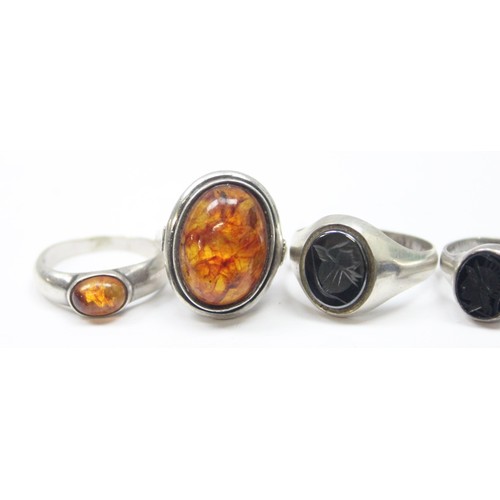 1192 - 4 assorted silver dress rings, 2 set with amber, the other 2 set with intaglio carvings, all XRF con... 