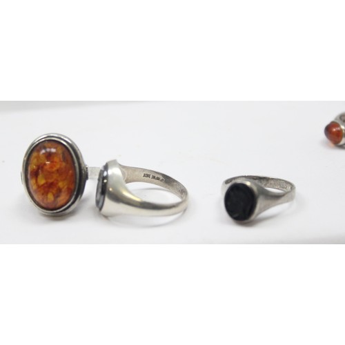 1192 - 4 assorted silver dress rings, 2 set with amber, the other 2 set with intaglio carvings, all XRF con... 