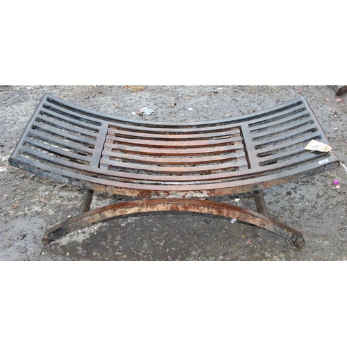 347 - A large cast iron fire grate, approx 75cm wide x 40cm deep x 24cm tall