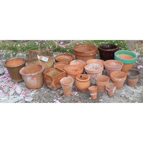 353 - A large qty of assorted antique and later terracotta plant pots, largest approx 21cm wide x 21cm dee... 