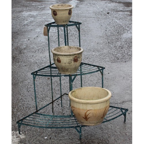 354 - A vintage metal corner plant stand and a graduate set of 3 planters, approx 60cm wide x 60cm deep x ... 