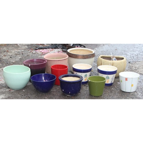 355 - Qty of assorted mixed plant pots, largest approx 25cm wide x 25cm deep x 20cm tall  (12)