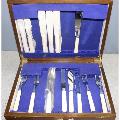 1084 - 3 assorted antique boxed cutlery items to inc a carving set, part cutlery canteen etc