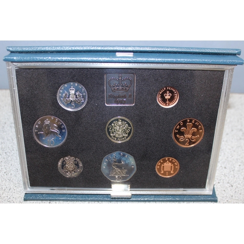 1299Q - Great Britain & Northern Ireland proof coinage sets, 6 assorted proof coin sets in folders, 1983 - 1... 