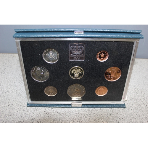 1299Q - Great Britain & Northern Ireland proof coinage sets, 6 assorted proof coin sets in folders, 1983 - 1... 