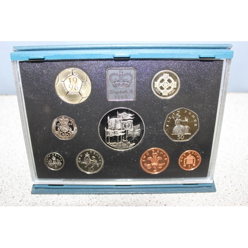 1299Q - Great Britain & Northern Ireland proof coinage sets, 6 assorted proof coin sets in folders, 1983 - 1... 