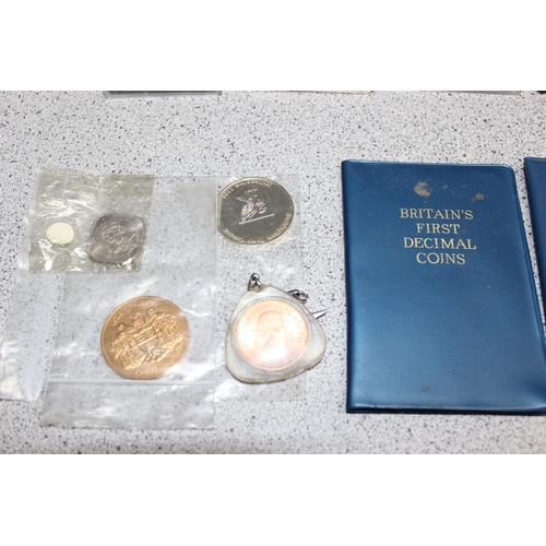 1299V - Mixed lot of coins, medallions and commemorative coins, some boxed