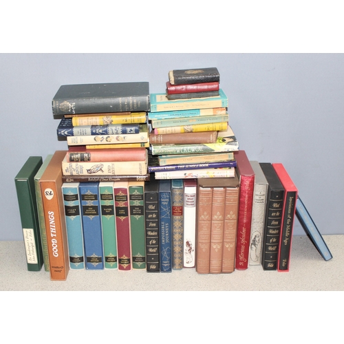 571 - Qty of vintage and later books to include many Folio Society examples with slip cases