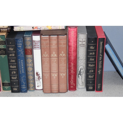 571 - Qty of vintage and later books to include many Folio Society examples with slip cases