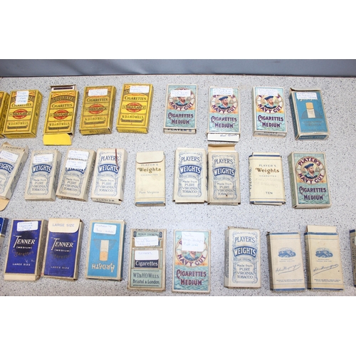 577 - A large qty of assorted cigarette cards, mainly in vintage Player's Cigarette & Wills packaging