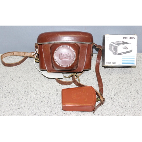 670 - Vintage Zeiss Ikon Contina Prontor -SVS camera in original case, a Zeiss Ikon Ikophot slenium light ... 