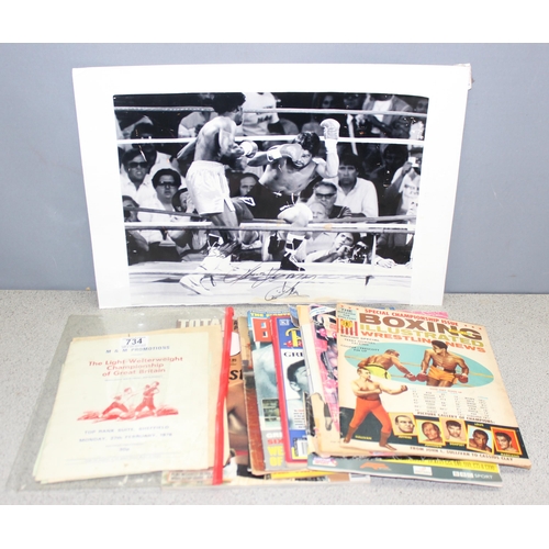 734 - A signed photograph of Tommy Hearns and Roberto Duran and various other boxing programmes and epheme... 